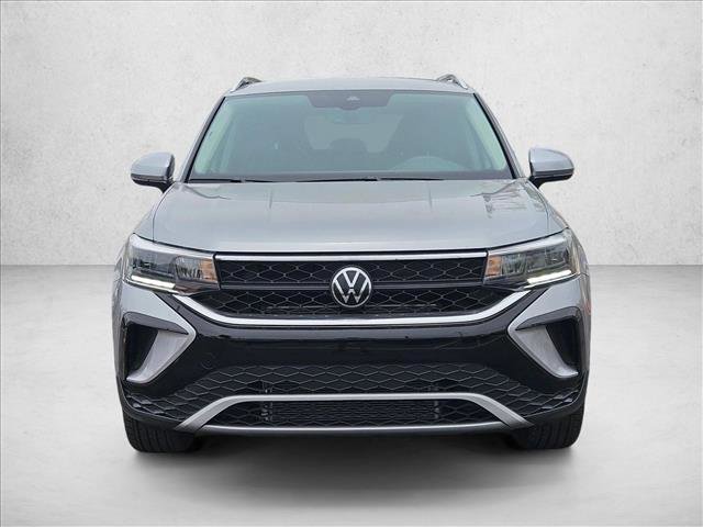 Used 2023 Volkswagen Taos SE FWD image 2