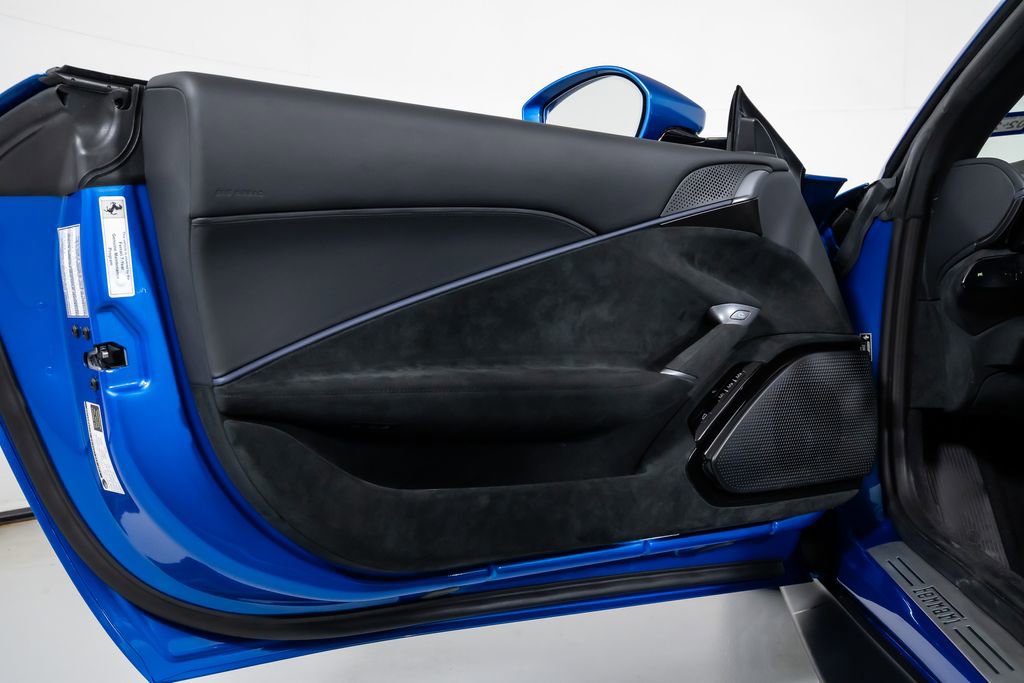 Used 2025 Ferrari Roma Spider RWD image 33