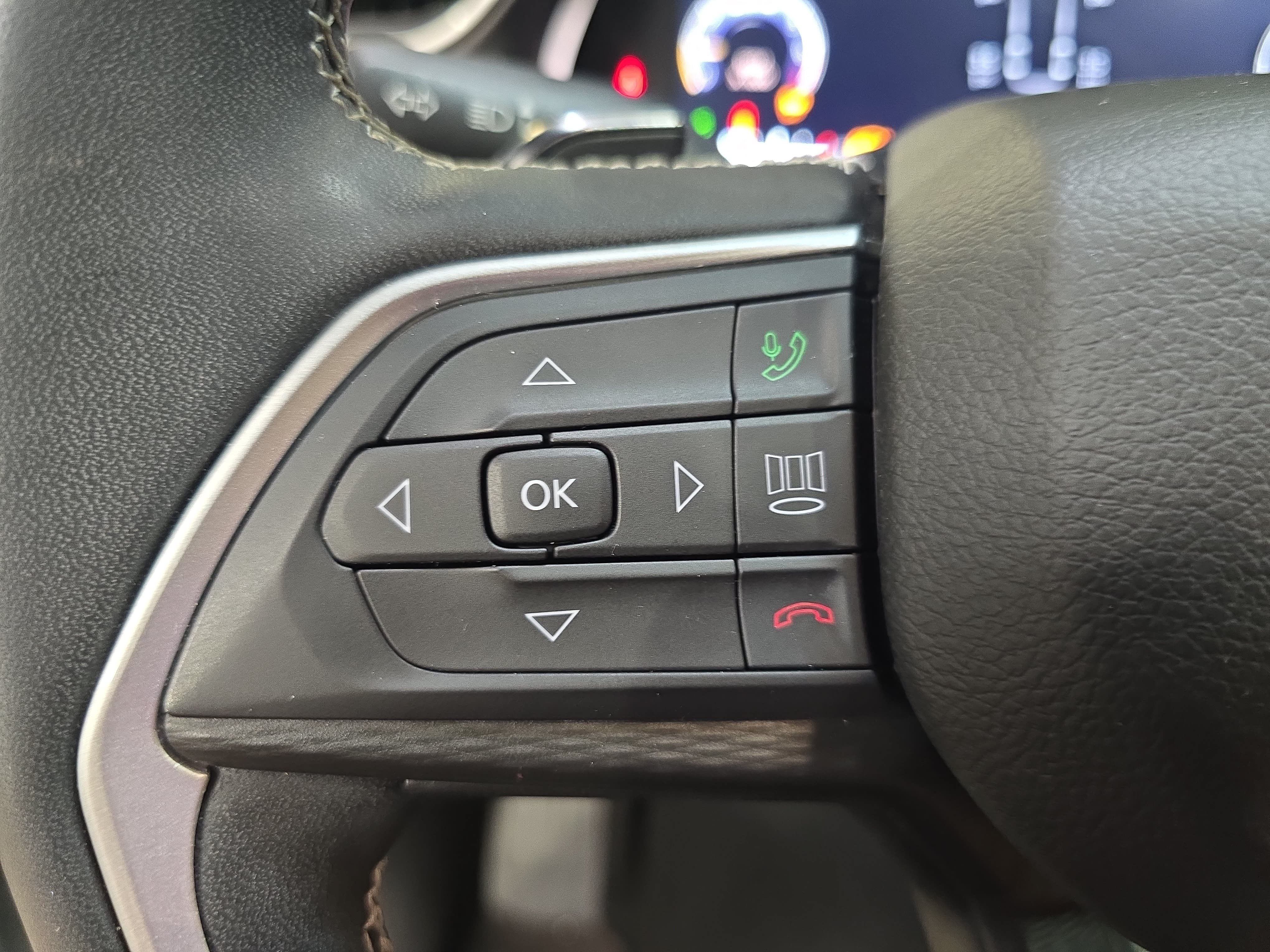 Used 2023 Jeep Grand Cherokee L Laredo AWD/4WD image 14