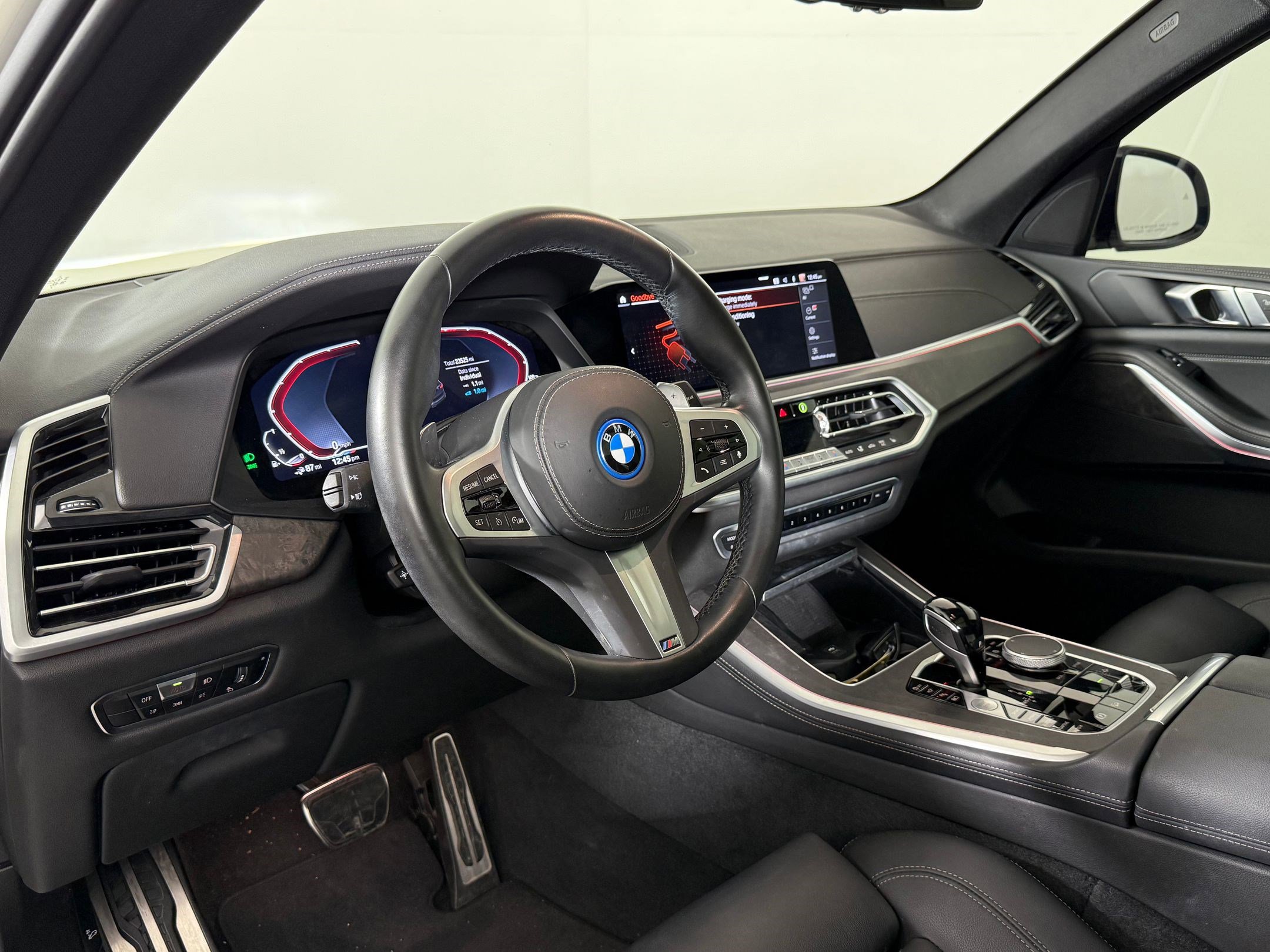 Used 2022 BMW X5 xDrive45e w/ M Sport Package image 4