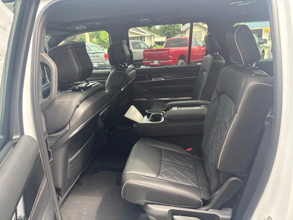New 2026 Jeep Grand Wagoneer L Summit AWD/4WD image 15