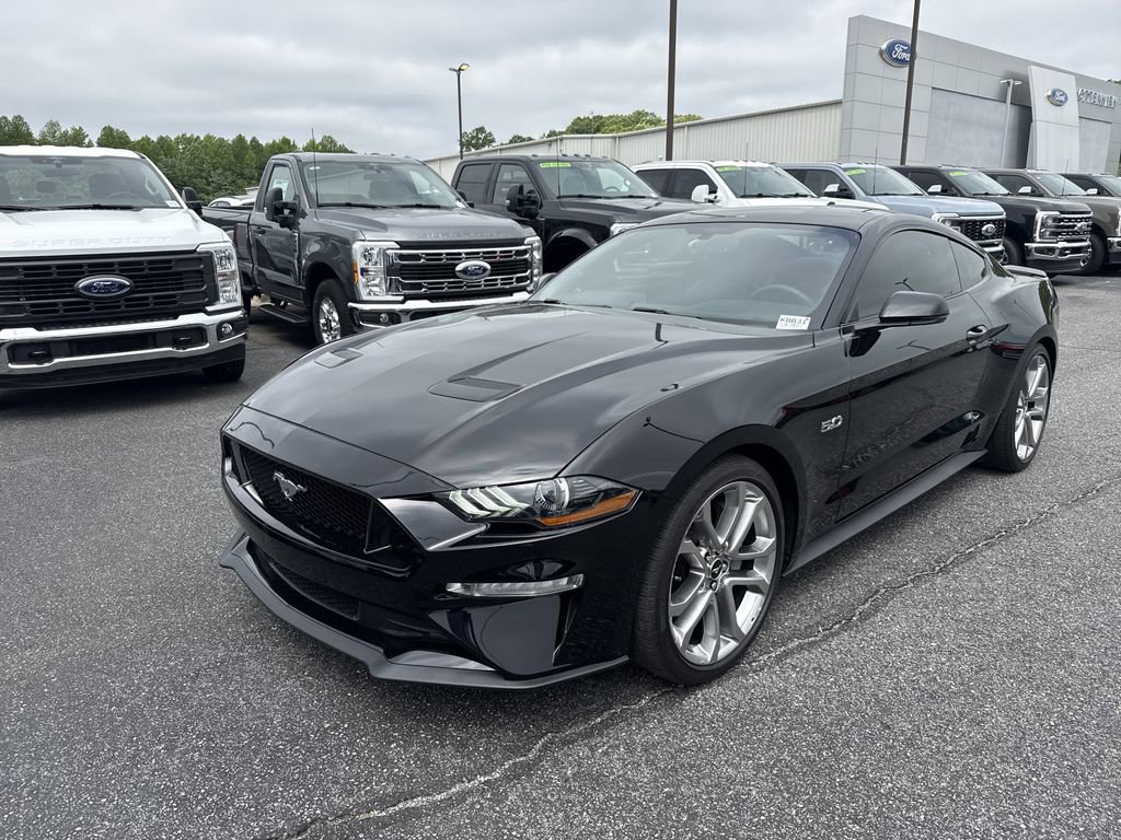 Used 2020 Ford Mustang GT Premium w/ Equipment Group 401A RWD image 3