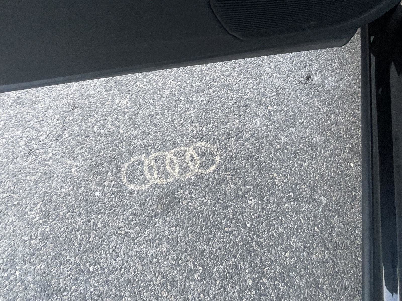 Used 2025 Audi Q8 Prestige w/ Prestige Package image 11