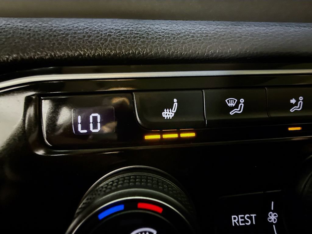 Used 2023 Volkswagen Atlas SEL R-Line image 22