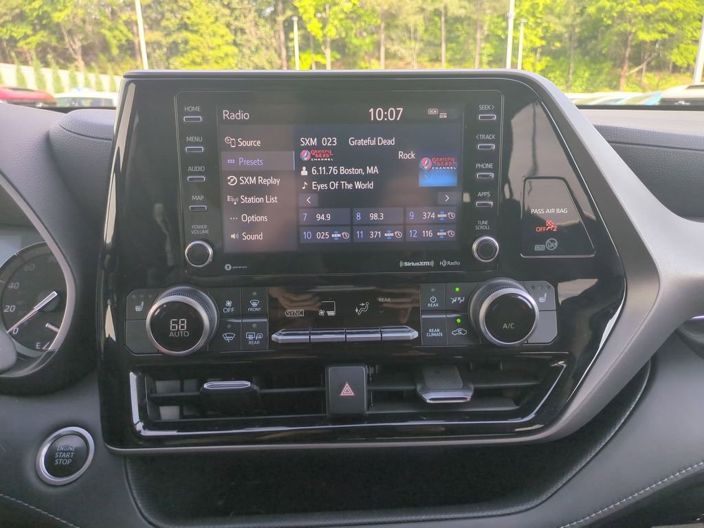 Used 2020 Toyota Highlander XLE image 22