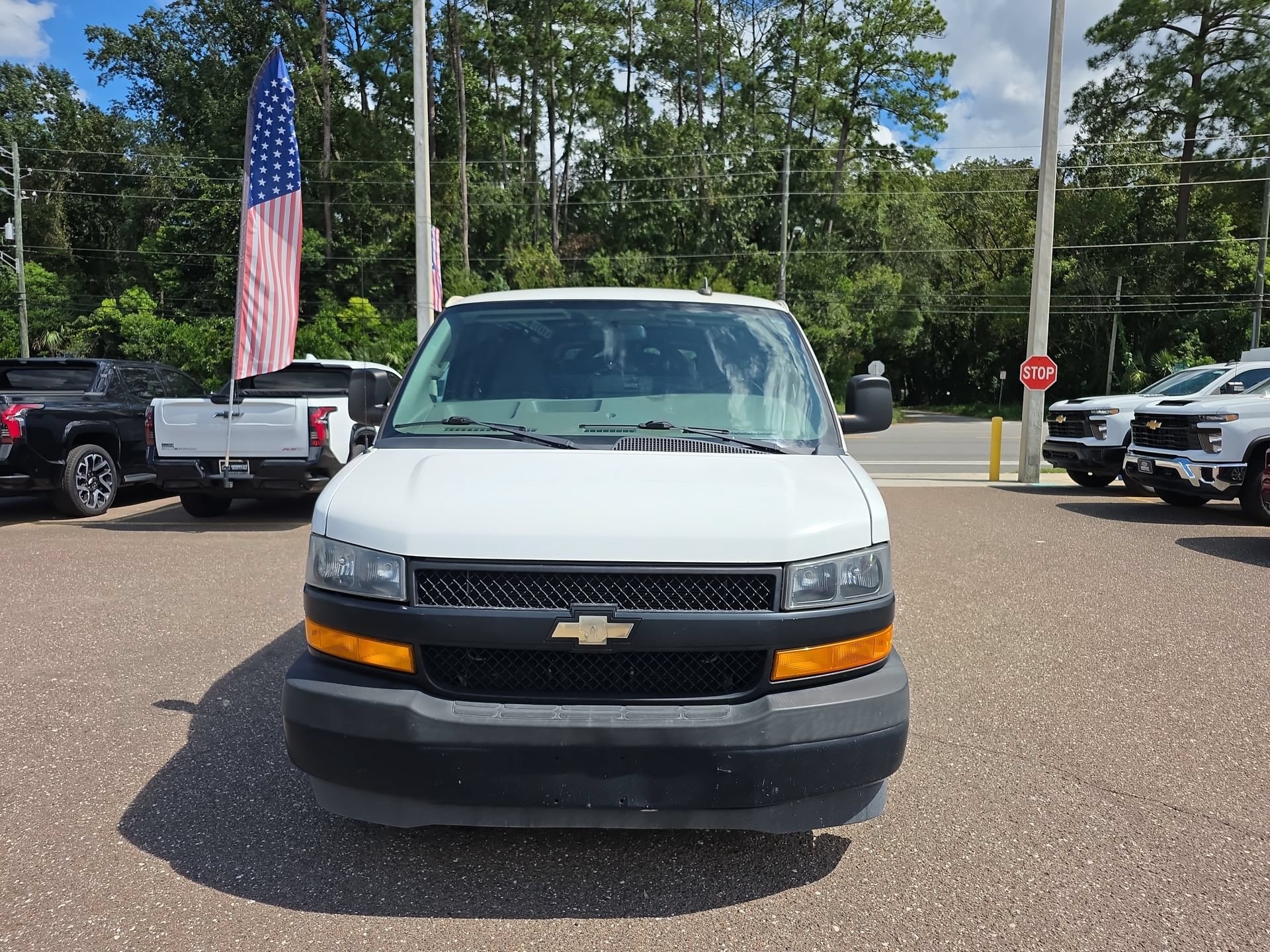 Used 2018 Chevrolet Express 2500 w/ Driver Convenience Package RWD image 11