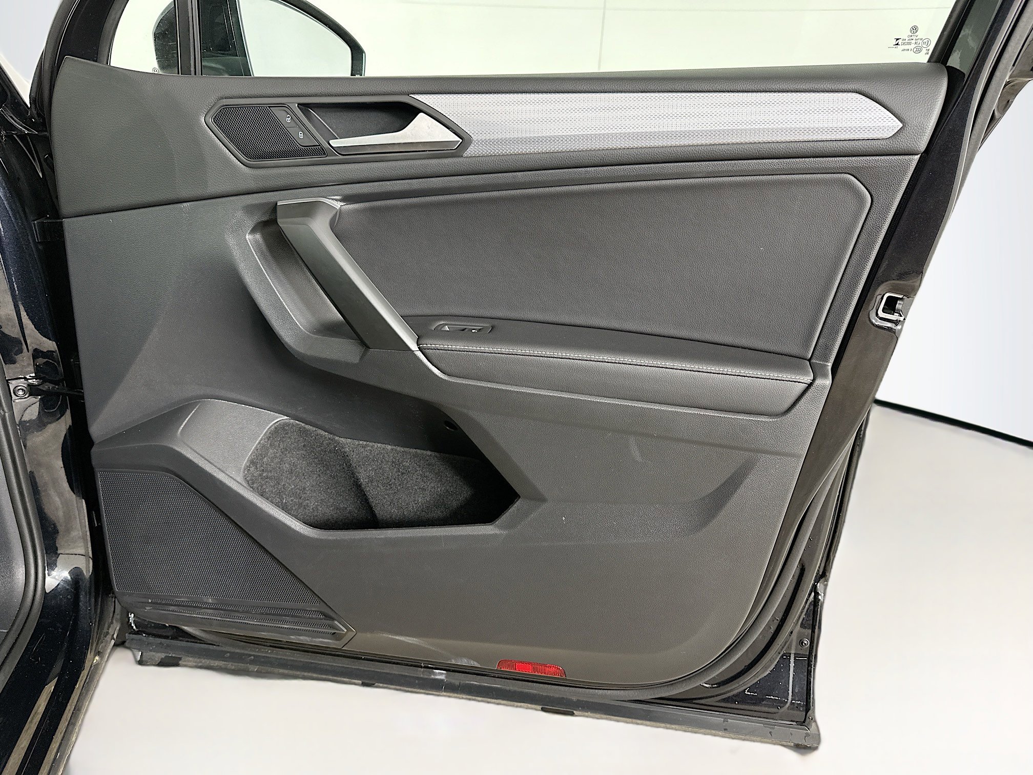 Used 2024 Volkswagen Tiguan S image 32