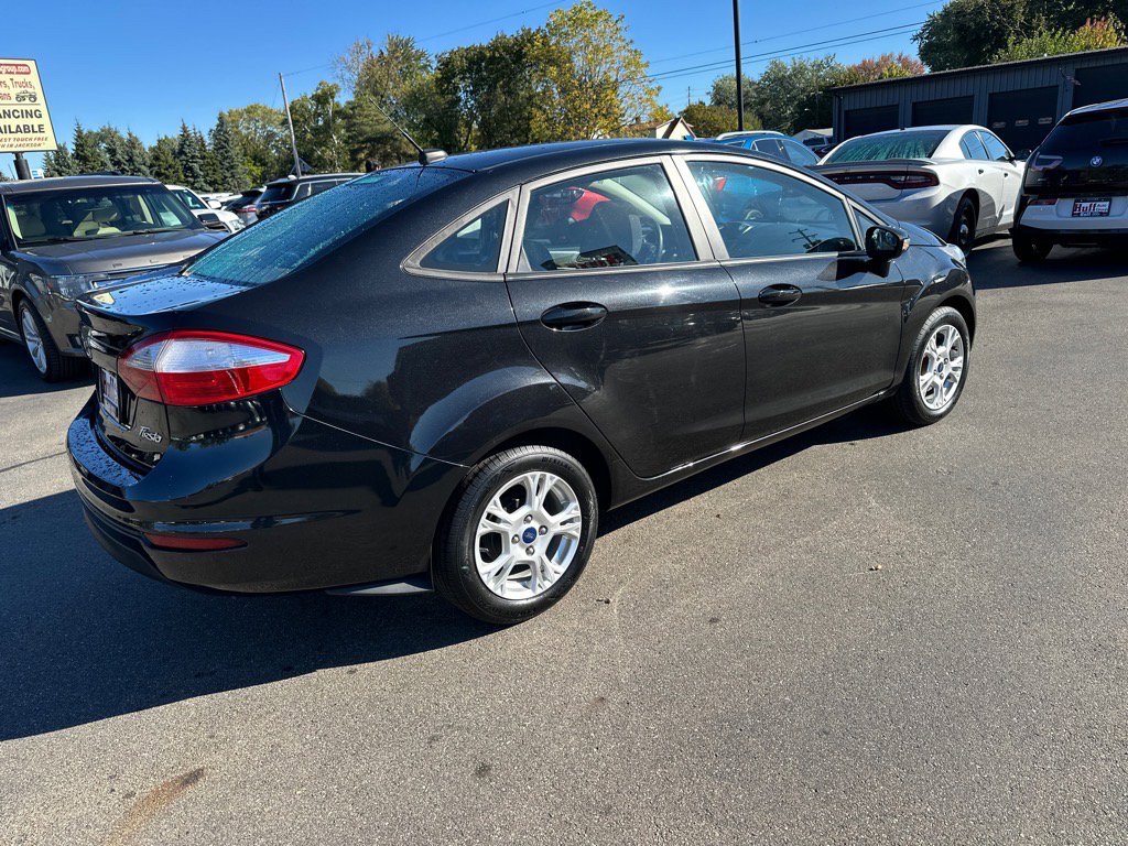 Used 2014 Ford Fiesta SE image 2
