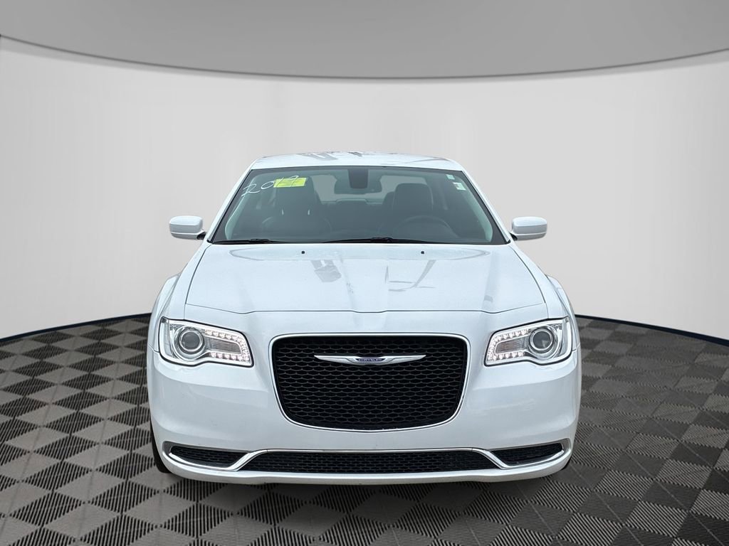Used 2019 Chrysler 300 Touring w/ Quick Order Package 2EF image 2