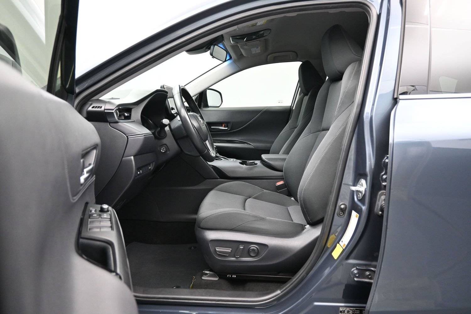 Used 2024 Toyota Venza LE AWD/4WD image 9