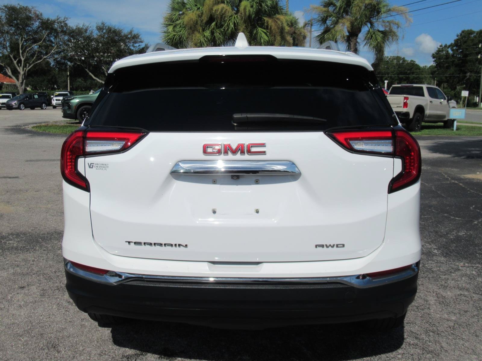 Used 2024 GMC Terrain SLT AWD/4WD image 7
