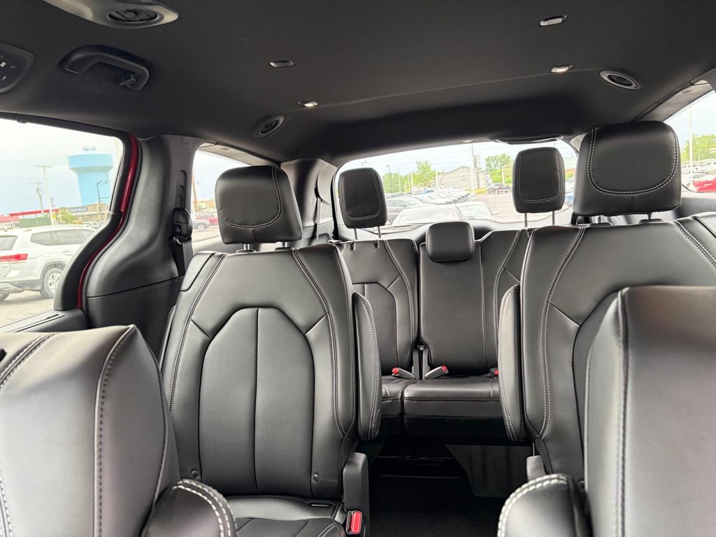 New 2026 Chrysler Pacifica Select AWD/4WD image 33