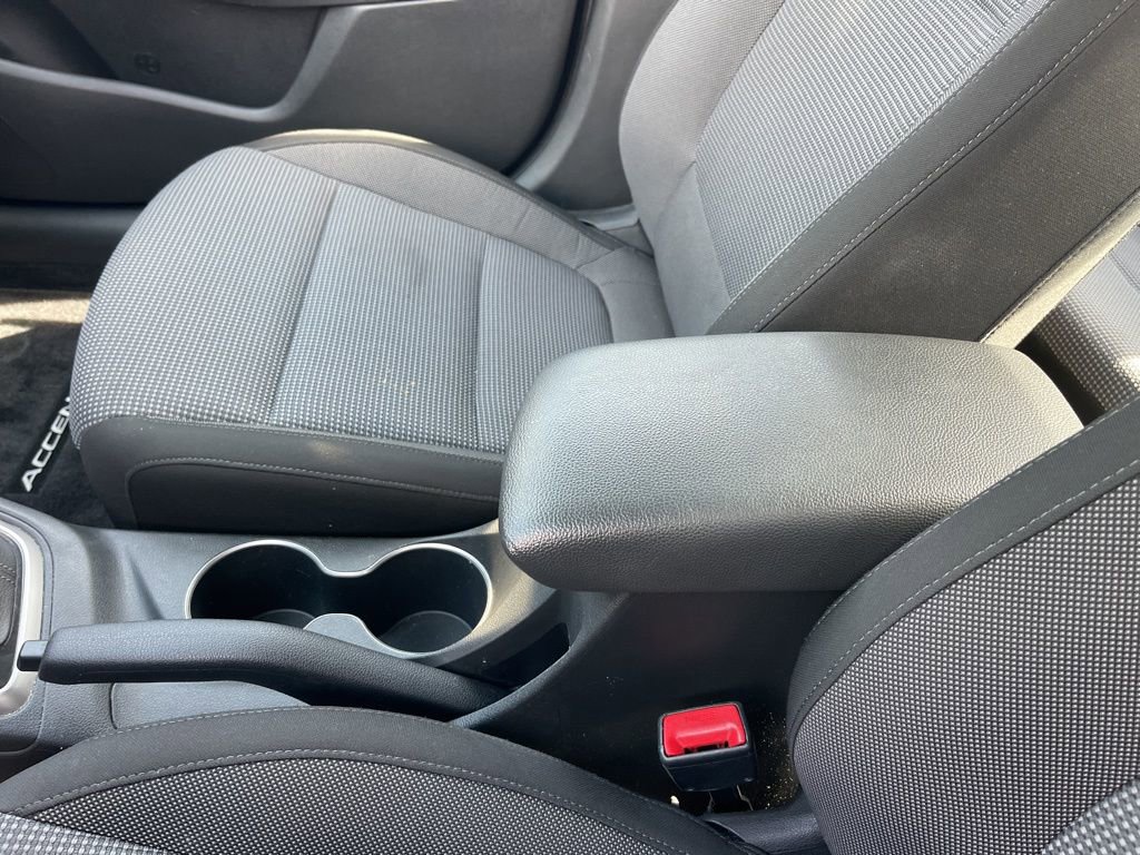 Used 2021 Hyundai Accent Limited w/ Cargo Package FWD image 13