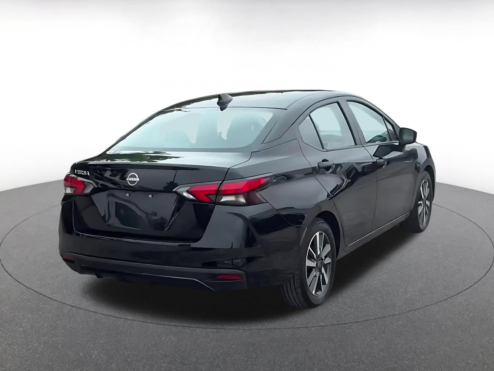 Used 2025 Nissan Versa SV FWD image 14