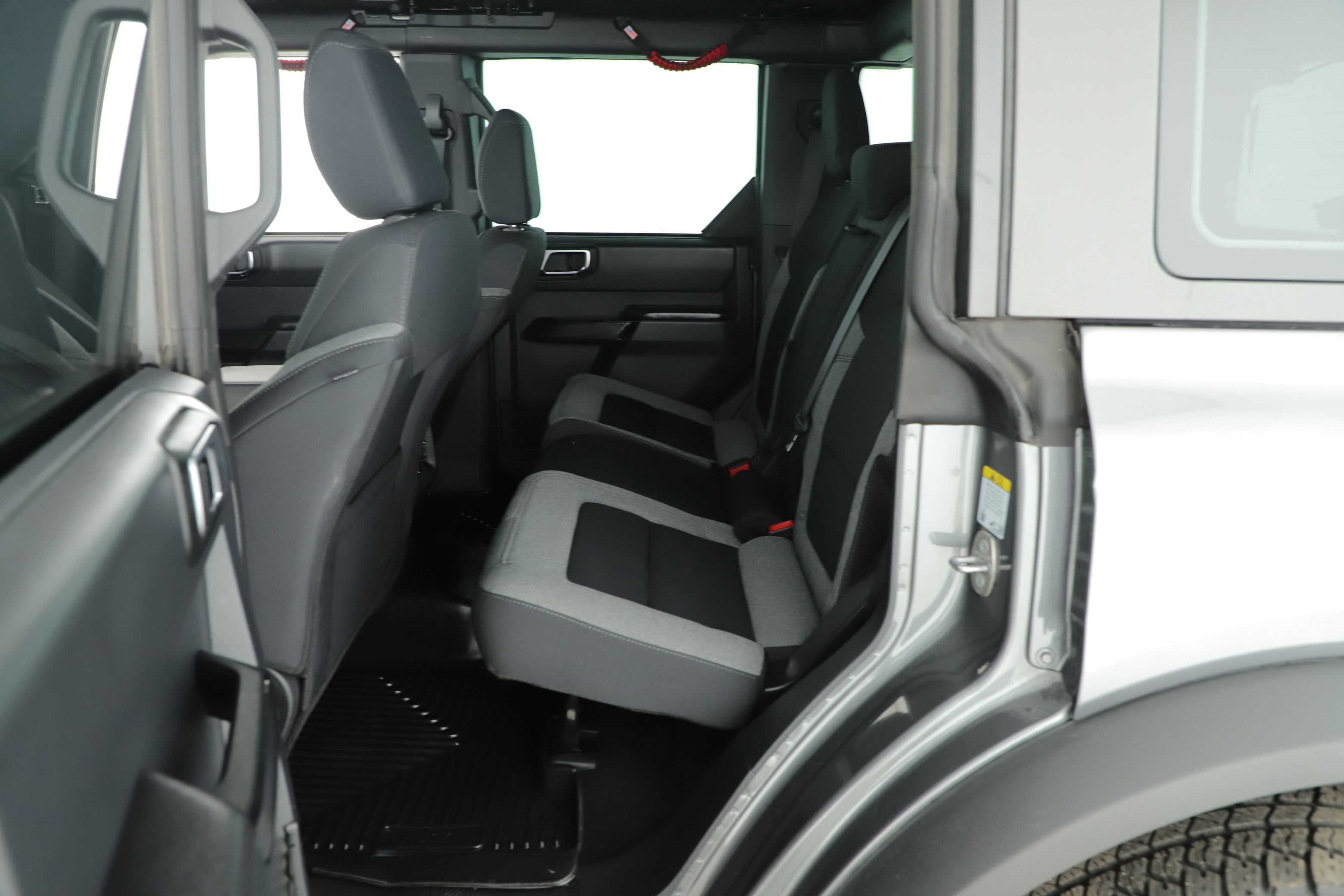 Used 2025 Ford Bronco Badlands image 8