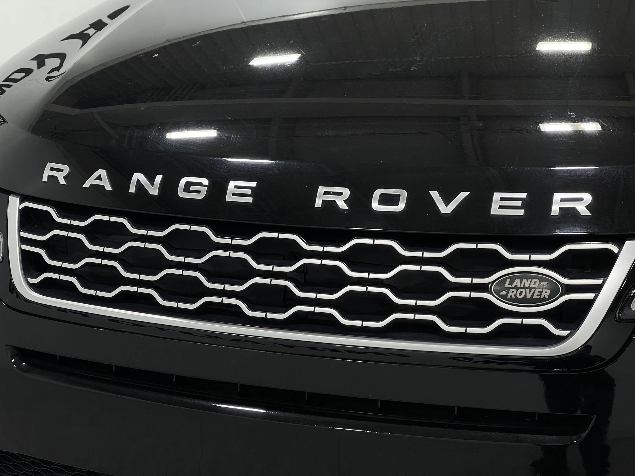 Used 2020 Land Rover Range Rover Evoque SE image 39