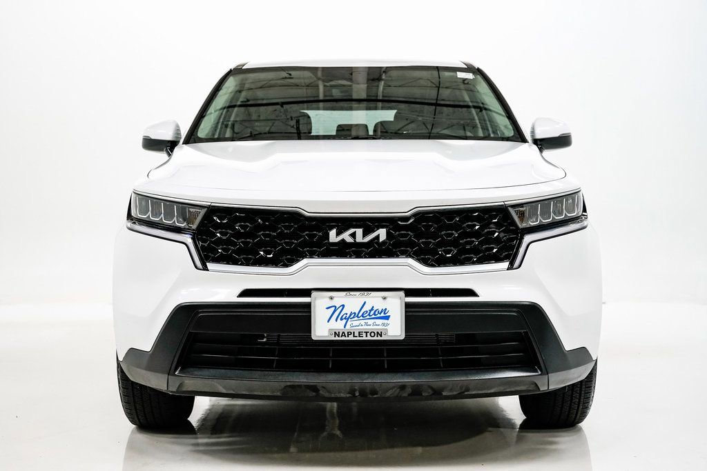 Used 2023 Kia Sorento LX image 4