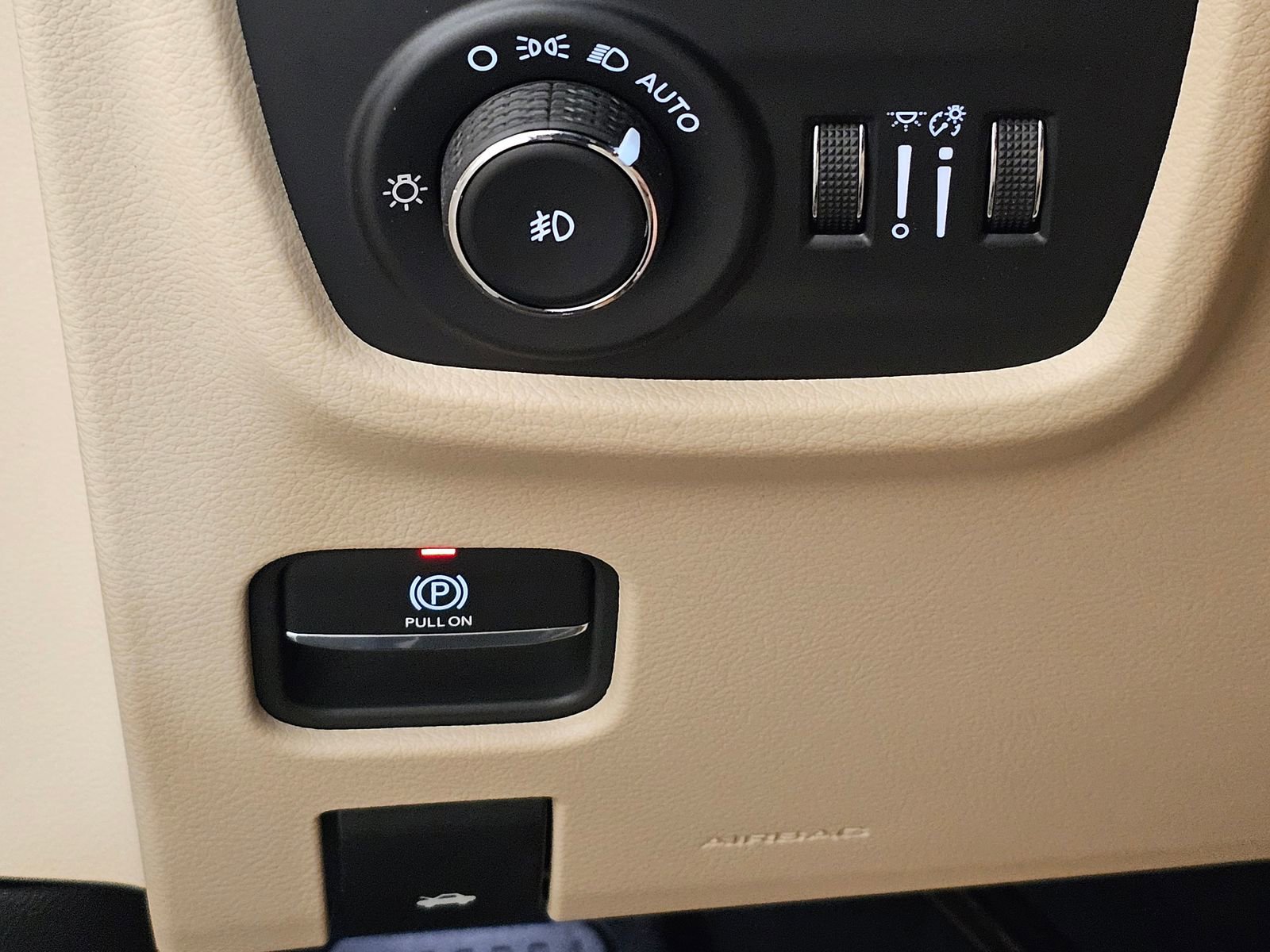 New 2025 Jeep Grand Cherokee Limited w/ Luxury Tech Group II image 32