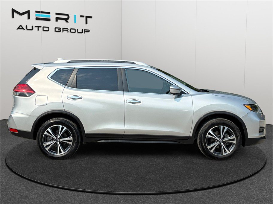 Used 2020 Nissan Rogue SV w/ Premium Package FWD image 10