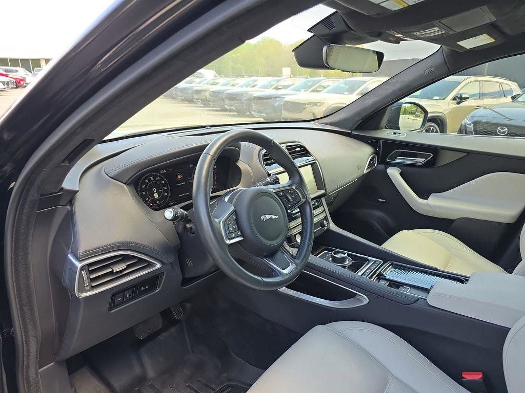 Used 2020 Jaguar F-PACE Prestige image 23