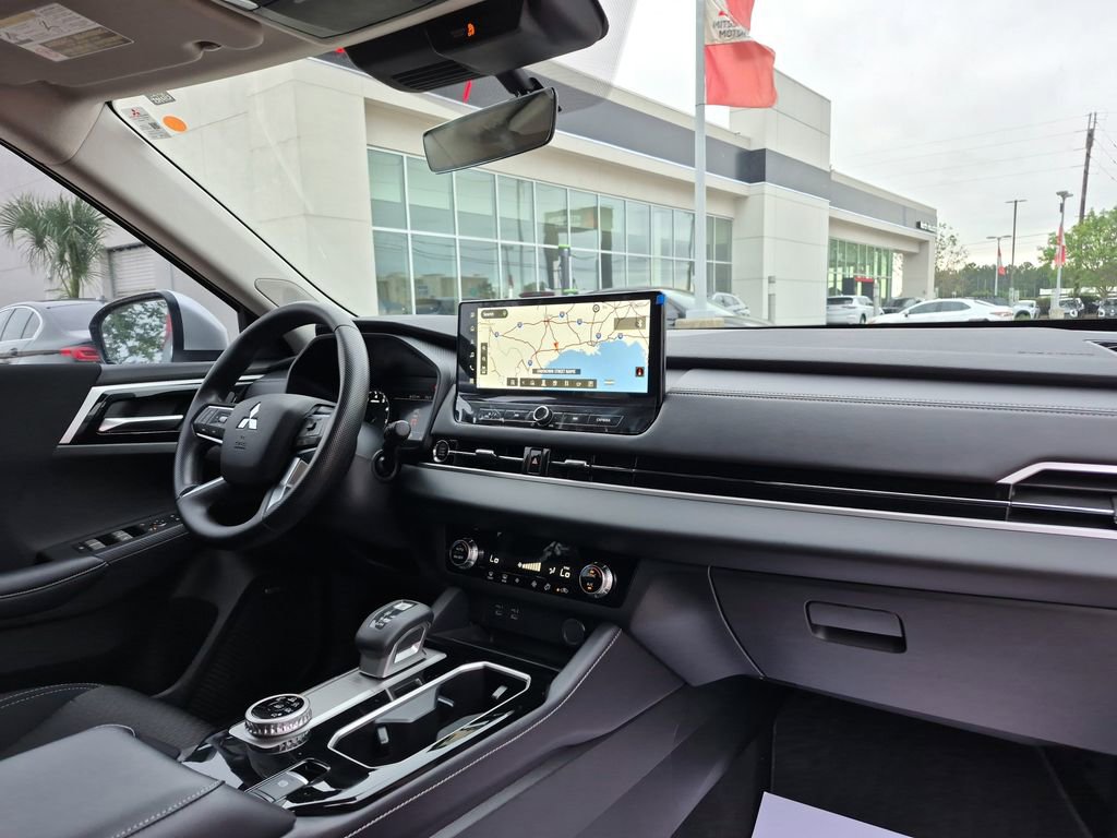 New 2026 Mitsubishi Outlander ES FWD image 21