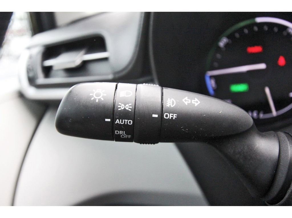 Used 2023 Toyota Sienna XLE image 21