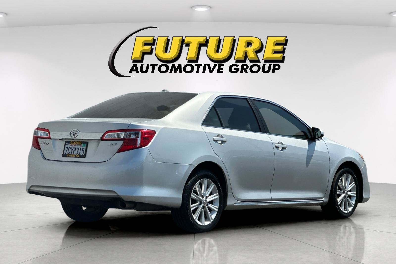 Used 2014 Toyota Camry XLE w/ Leather Package FWD image 4