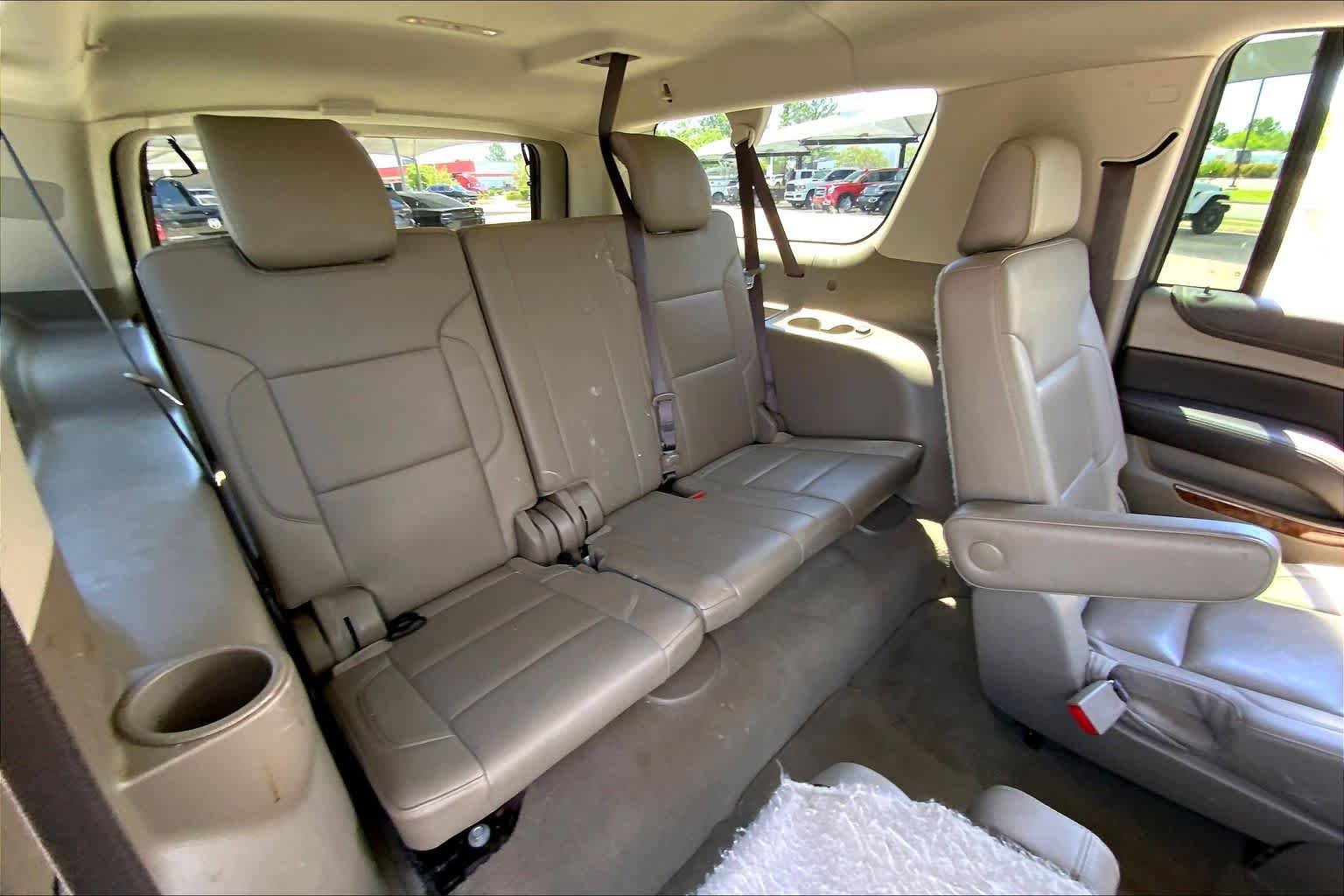 Used 2020 Chevrolet Suburban Premier AWD/4WD image 35