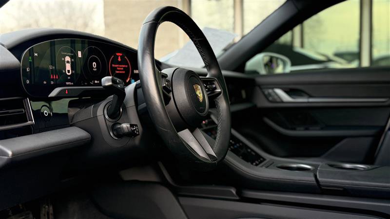 Used 2022 Porsche Taycan image 16