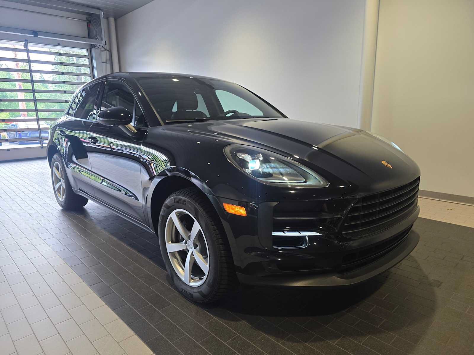 Used 2020 Porsche Macan AWD/4WD image 9