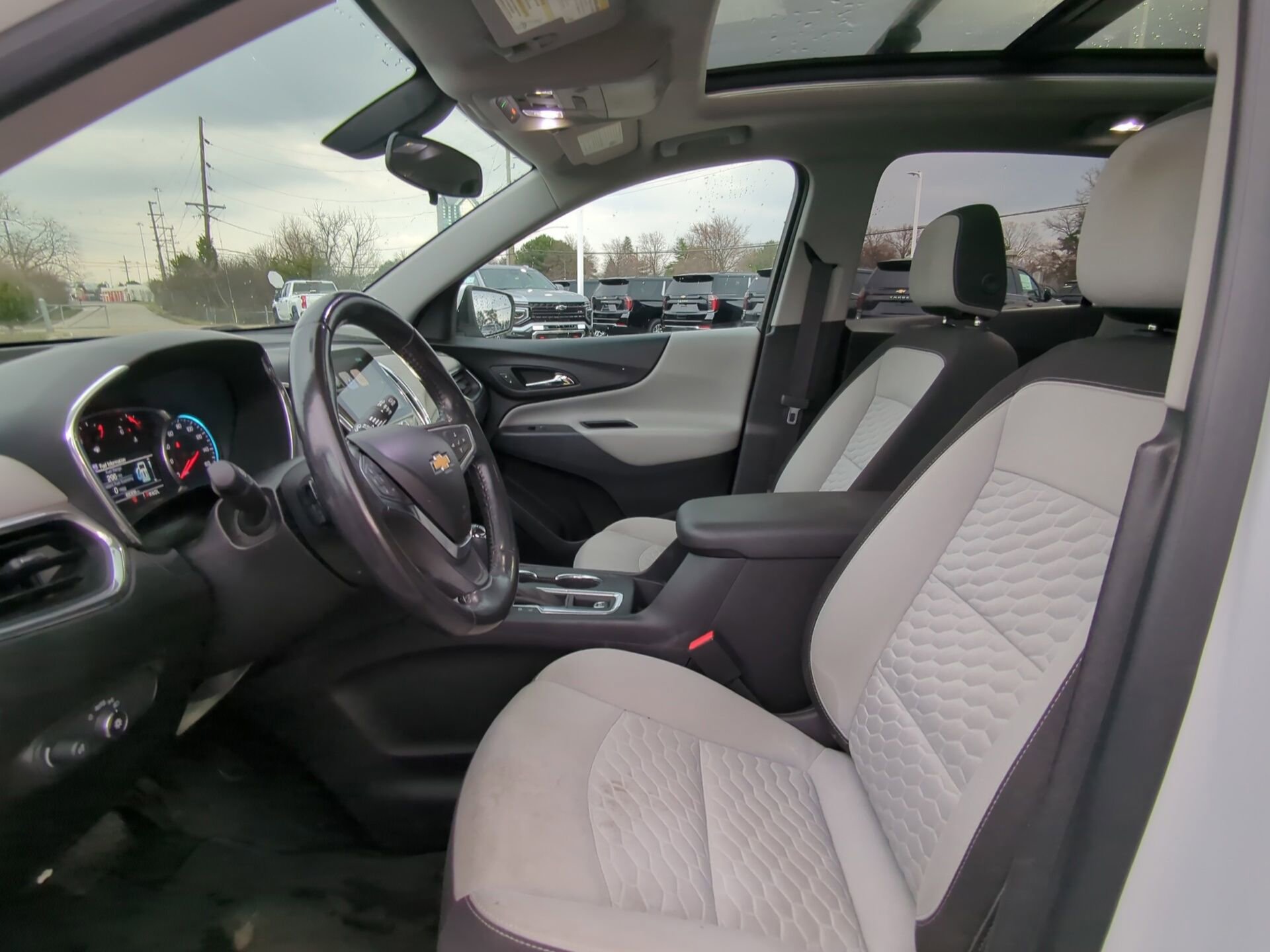 Used 2018 Chevrolet Equinox LT w/ Sun & Infotainment Package image 14