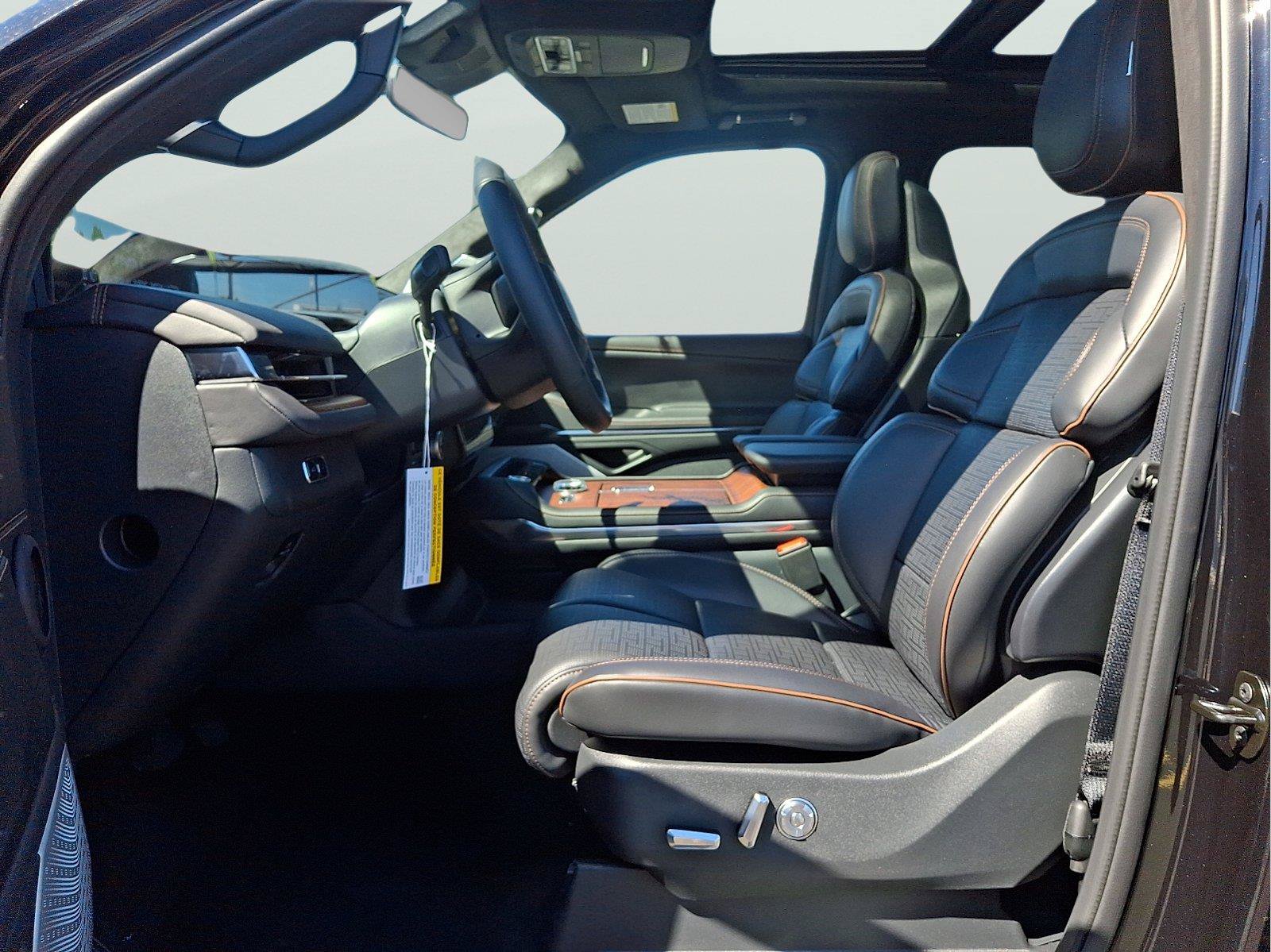 New 2026 Lincoln Navigator L Black Label AWD/4WD image 9