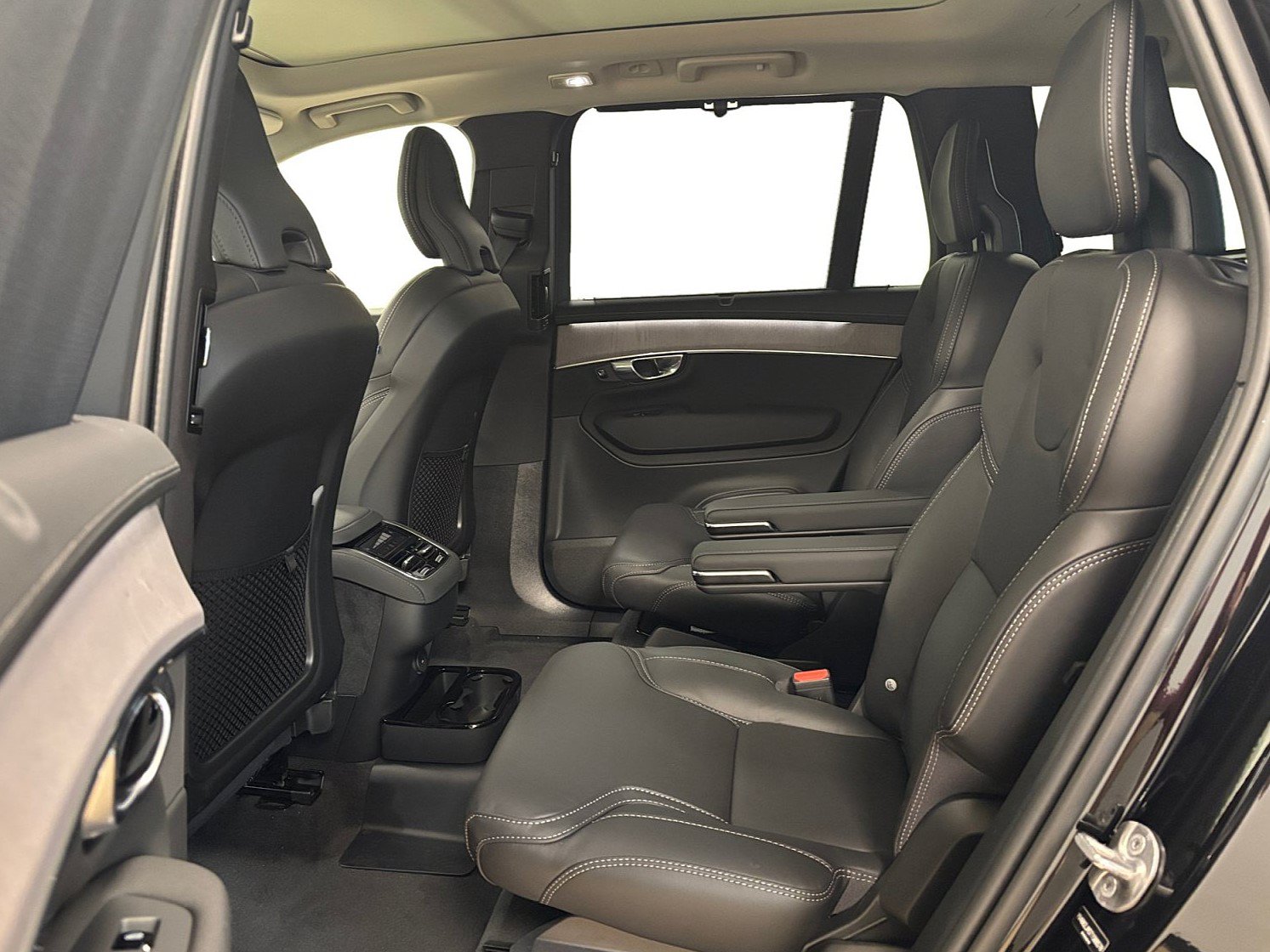 New 2026 Volvo XC90 B6 Ultra w/ Protection Package AWD/4WD image 13