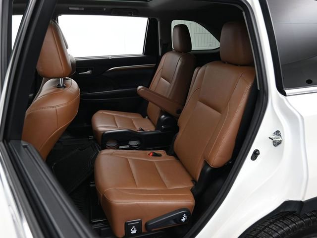 Used 2017 Toyota Highlander Limited Platinum image 28
