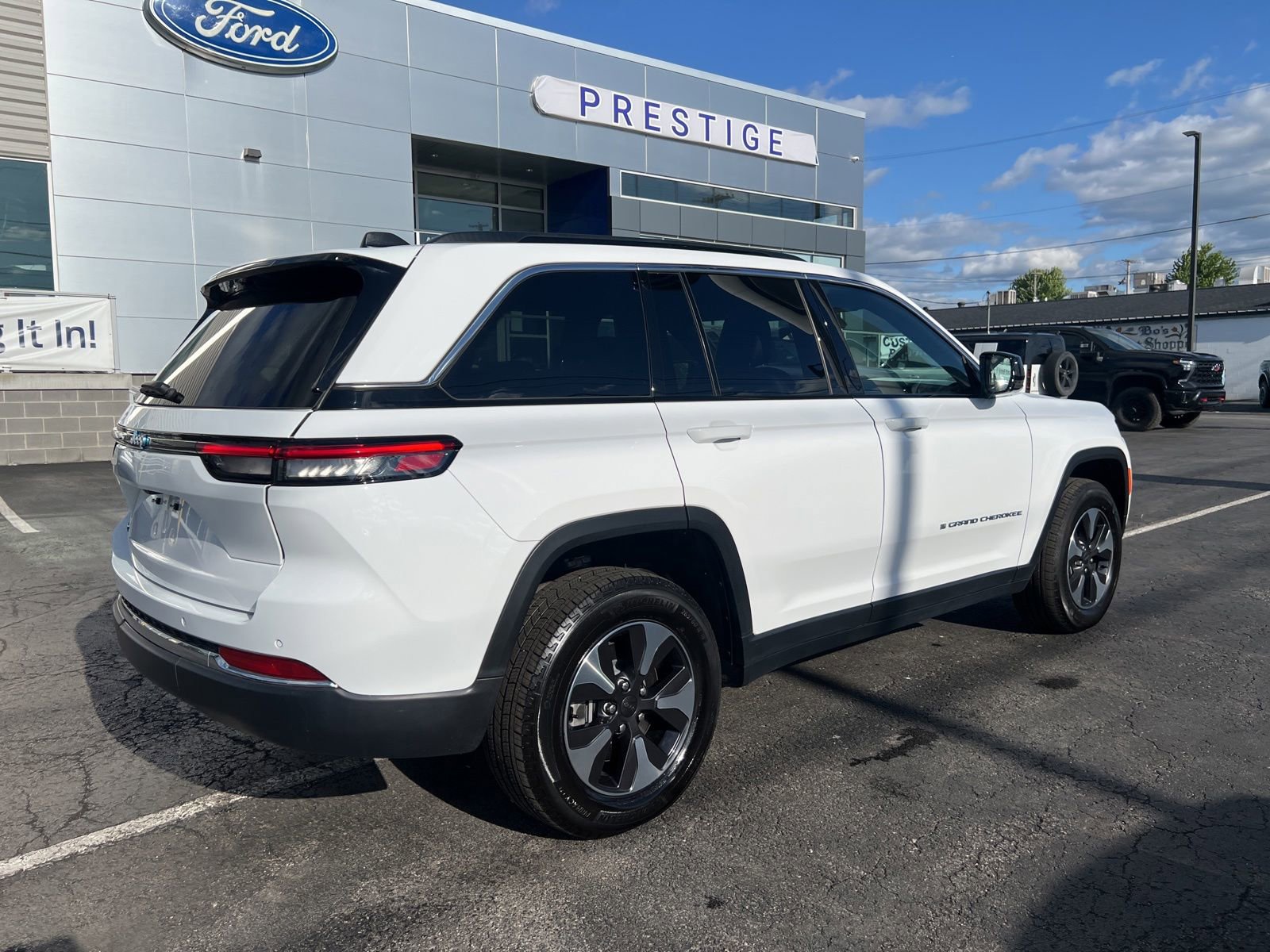 Used 2024 Jeep Grand Cherokee Limited 4xe AWD/4WD image 10