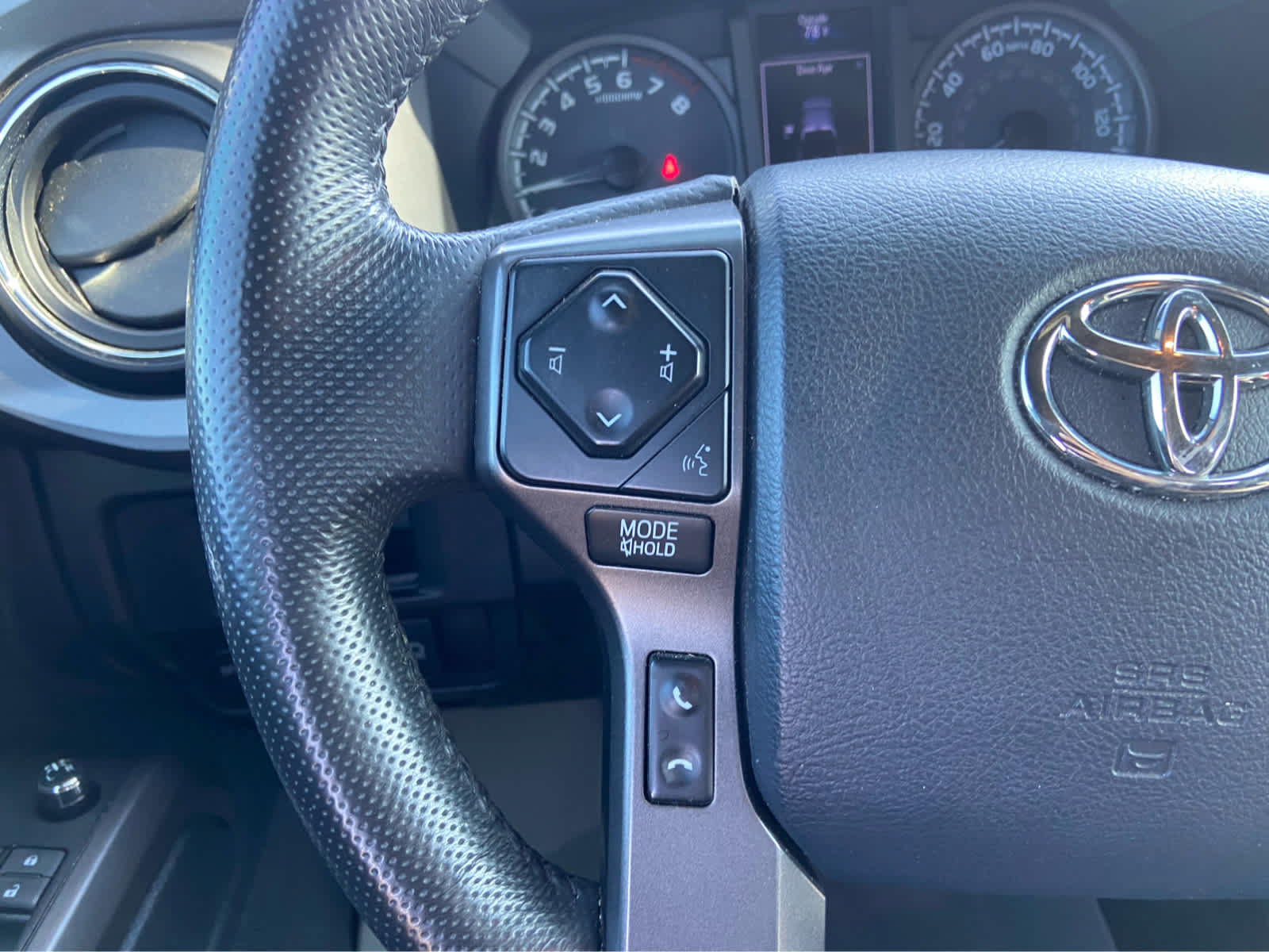 Used 2018 Toyota Tacoma TRD Sport w/ Technology Package RWD image 20