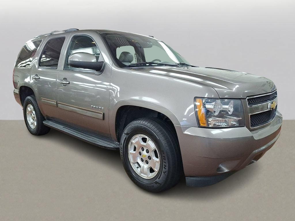 Used 2013 Chevrolet Tahoe LT w/ Luxury Package AWD/4WD image 3