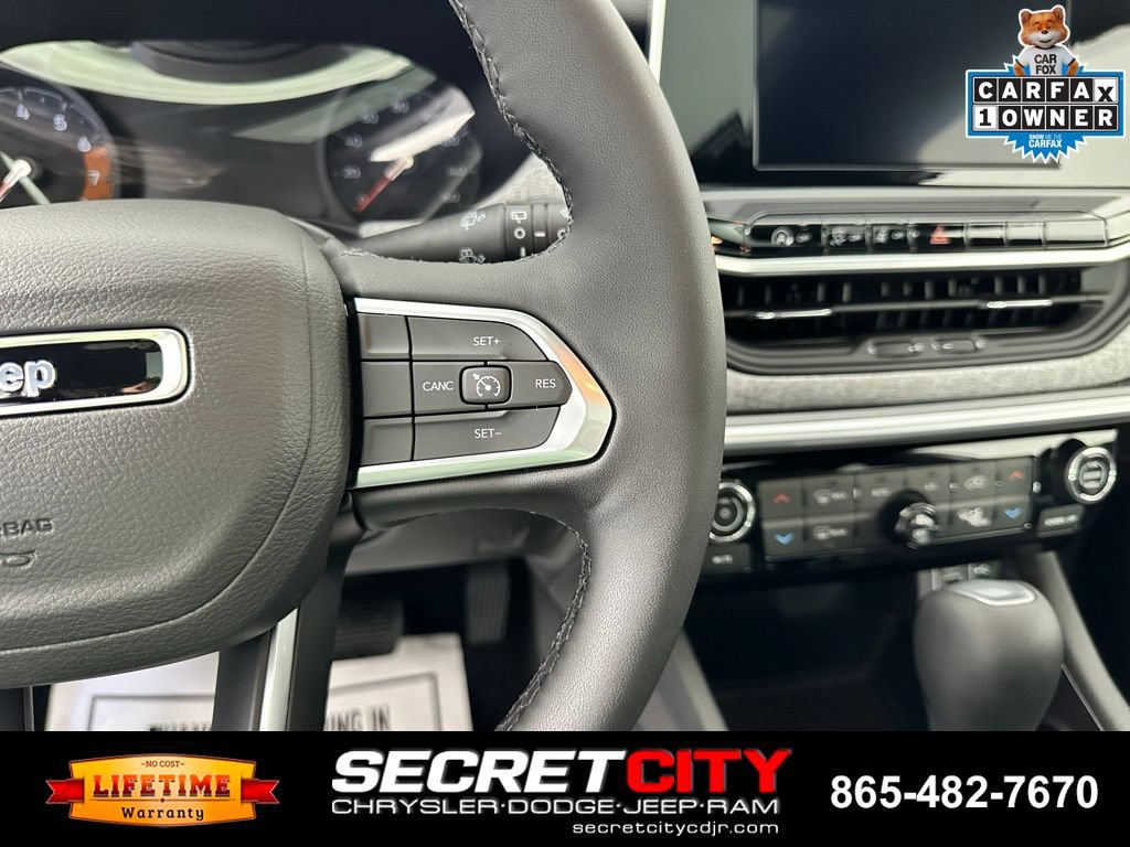 Used 2025 Jeep Compass Latitude w/ Sun & Sound Group AWD/4WD image 19