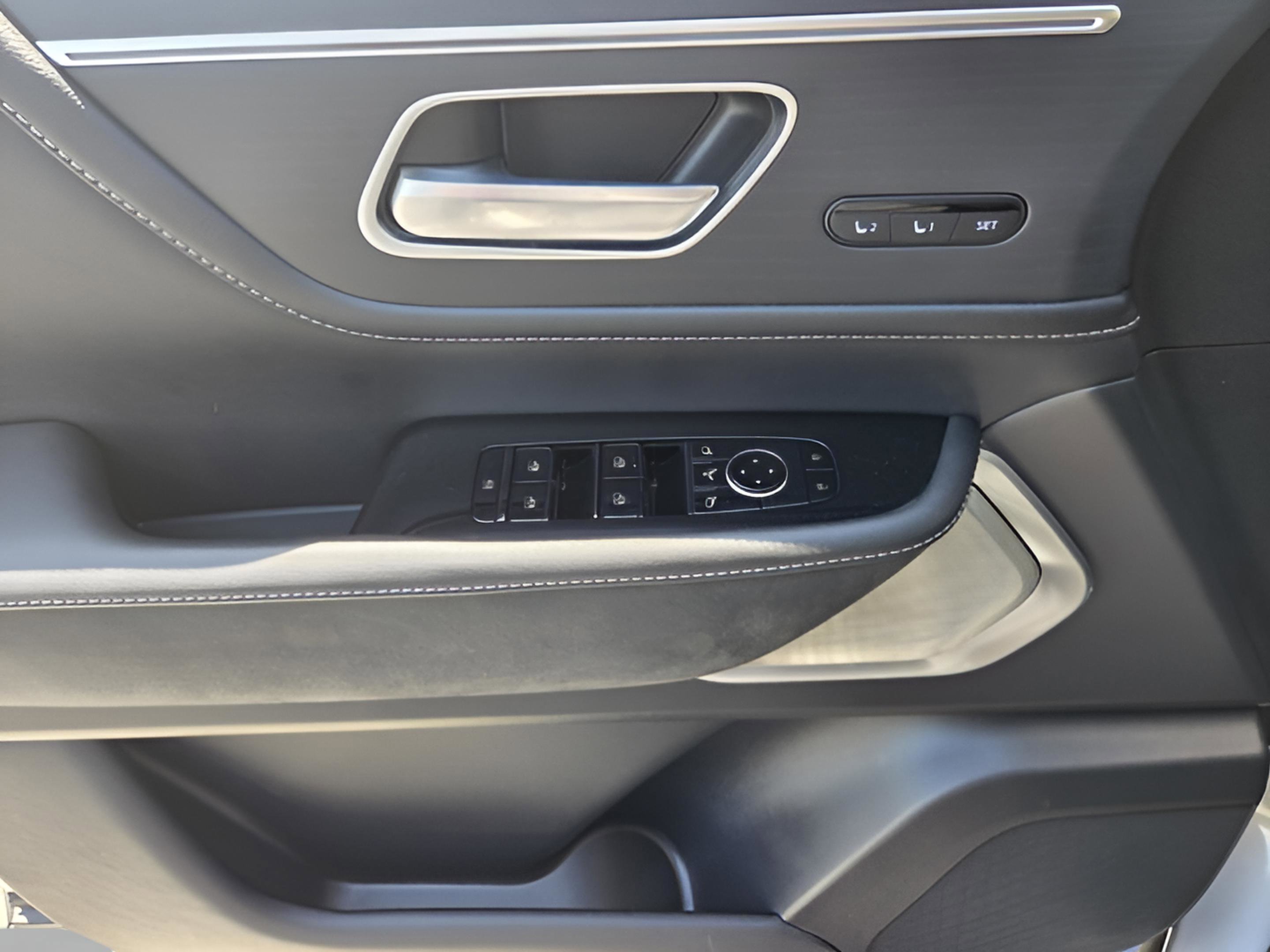 Used 2025 INFINITI QX80 Sensory AWD/4WD image 26