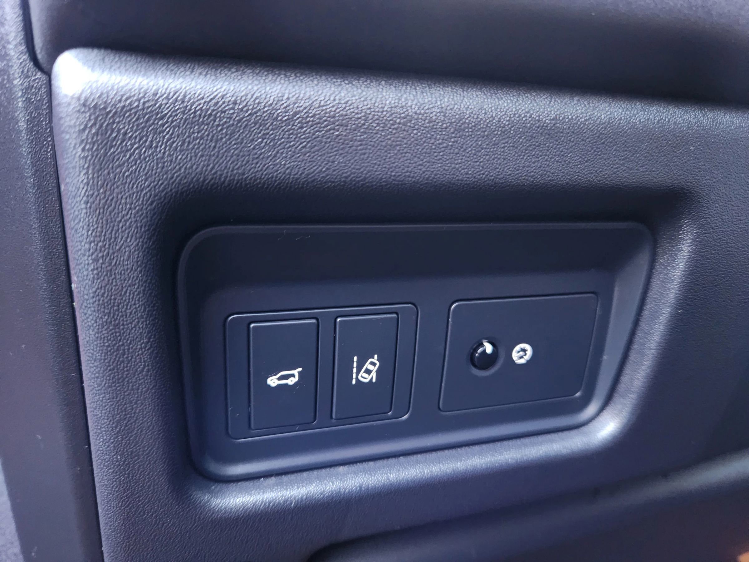 Used 2018 Land Rover Discovery Sport HSE image 16