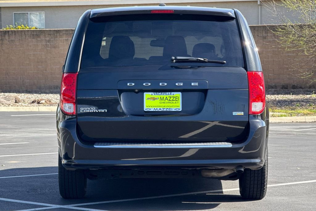Used 2018 Dodge Grand Caravan SE w/ UConnect Hands-Free Group image 12