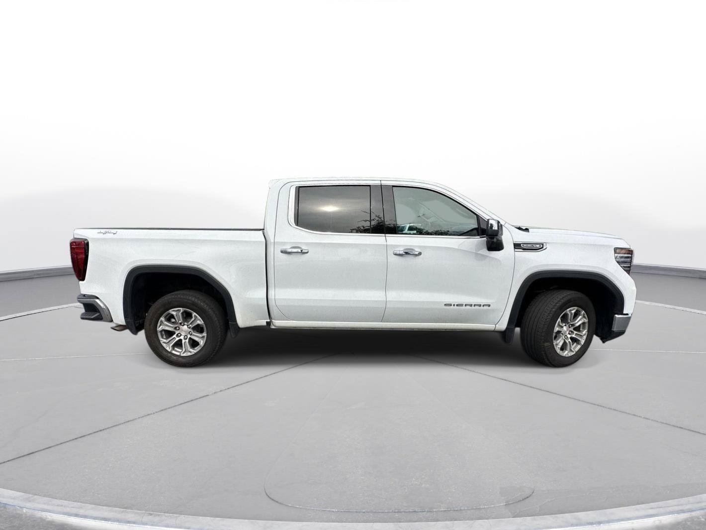 Used 2025 GMC Sierra 1500 SLT AWD/4WD image 5