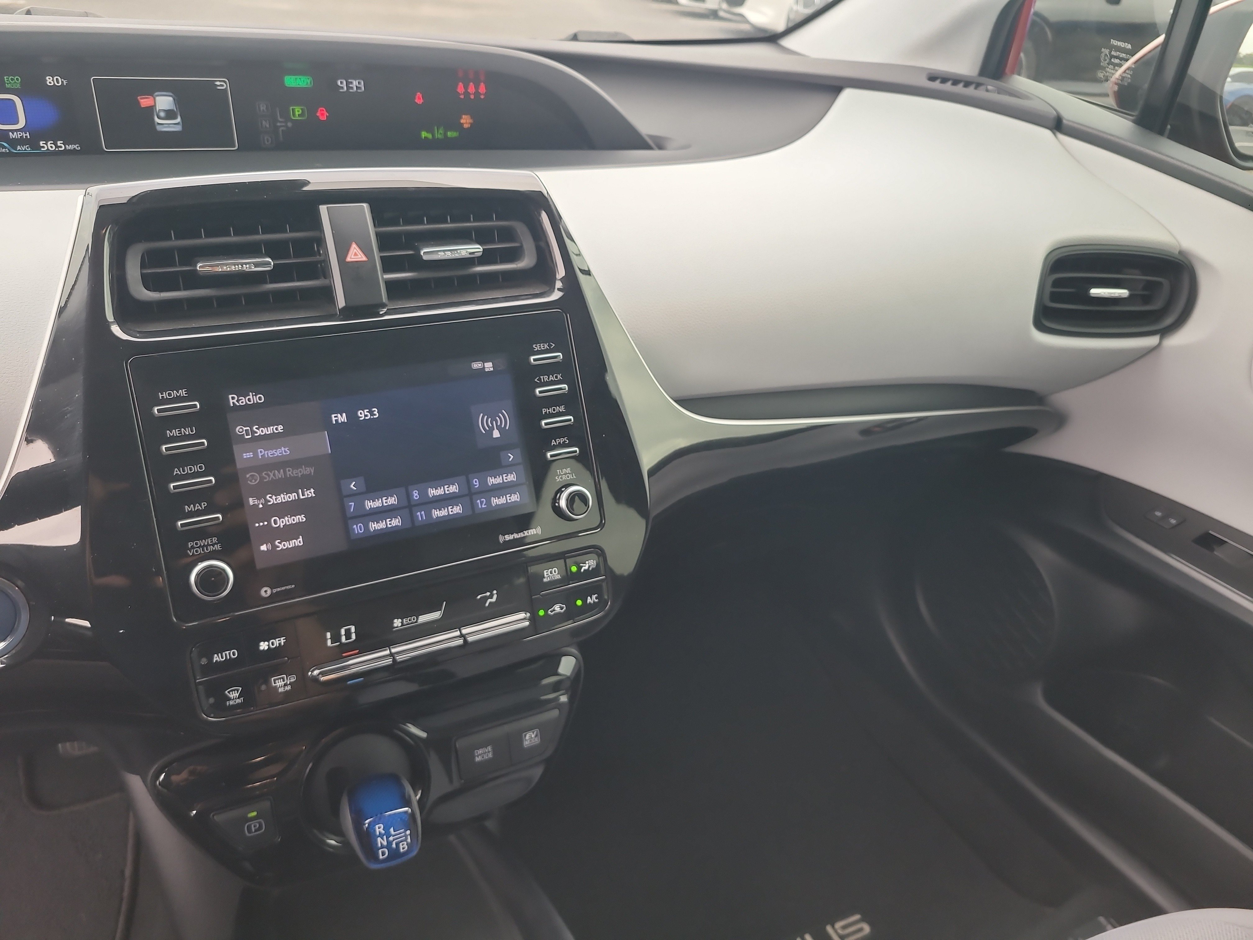 Used 2022 Toyota Prius LE FWD image 19