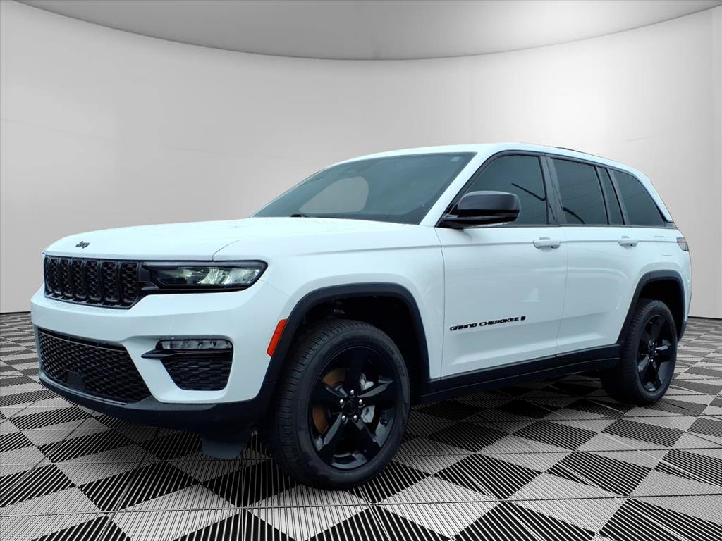 Used 2023 Jeep Grand Cherokee Limited w/ Luxury Tech Group II AWD/4WD image 22