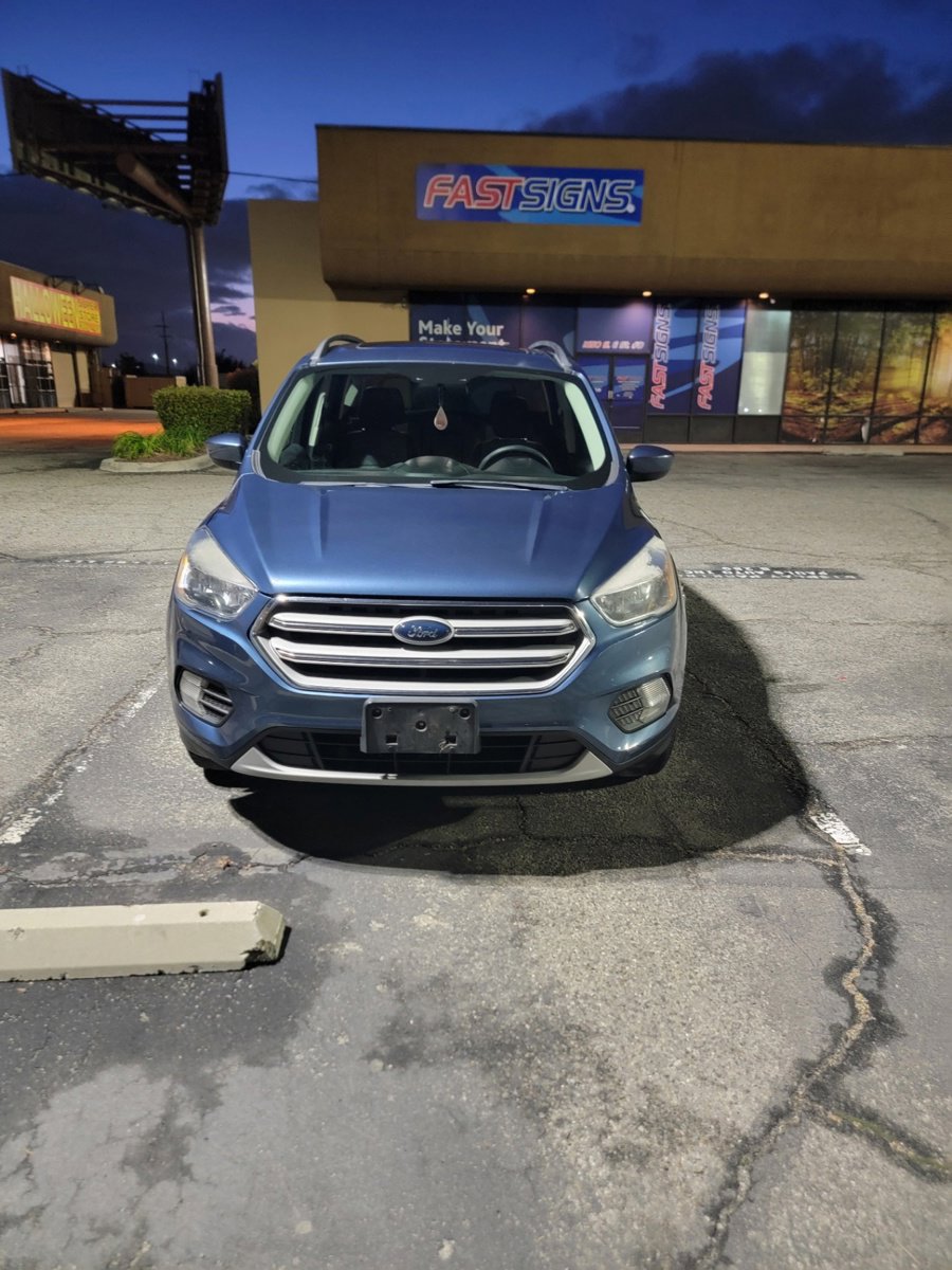Used 2018 Ford Escape SE image 2
