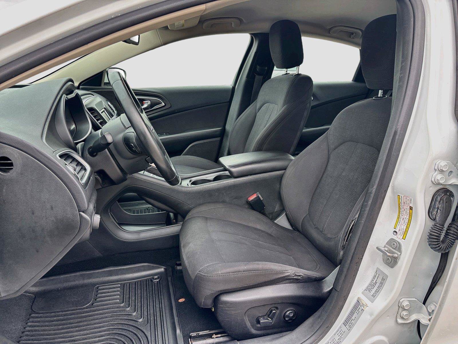 Used 2015 Chrysler 200 Limited w/ Convenience Group FWD image 5