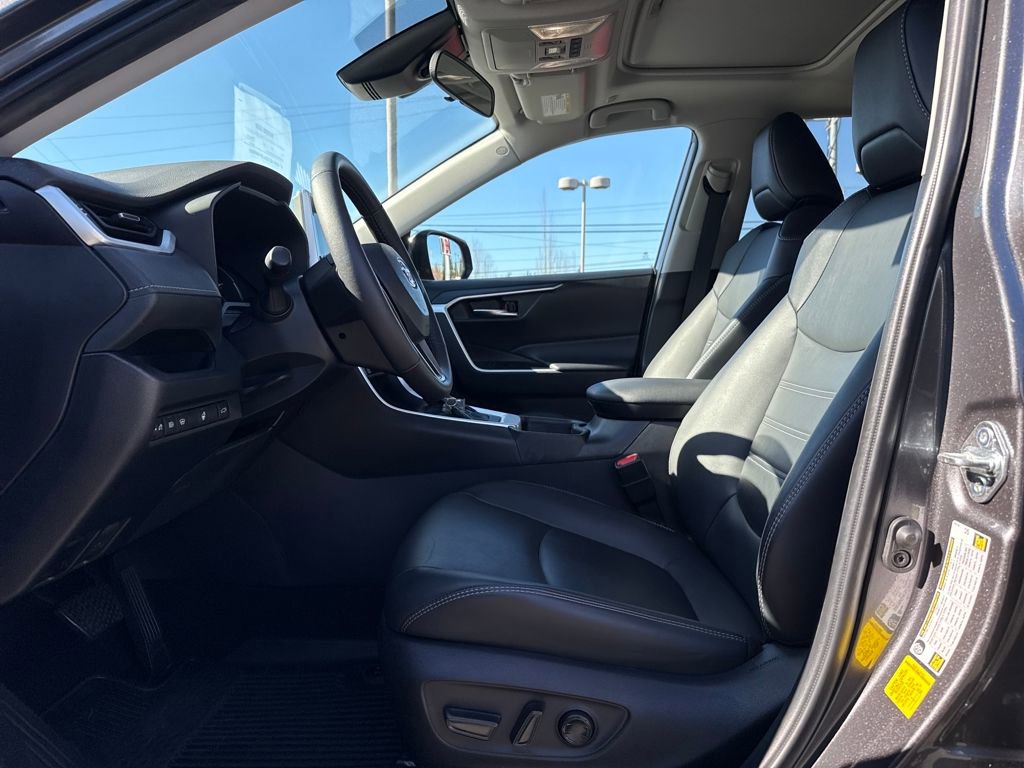 Used 2024 Toyota RAV4 XLE Premium image 9