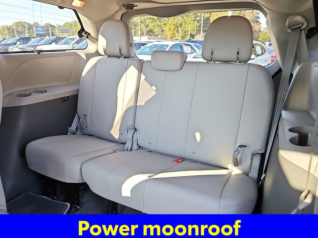 Used 2019 Toyota Sienna AWD image 11