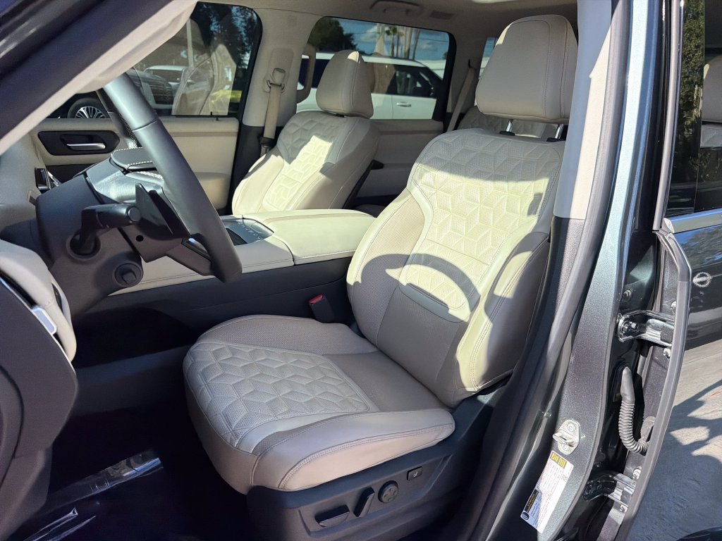 Used 2025 Nissan Armada Platinum Reserve RWD image 31