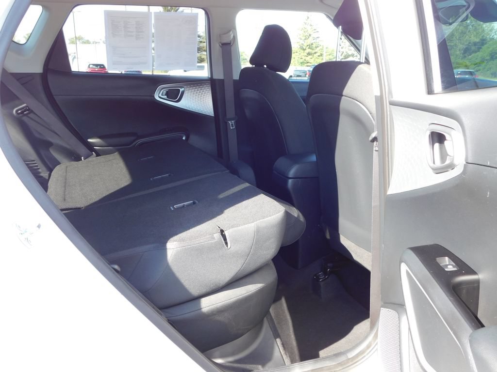 Used 2025 Kia Soul LX w/ LX Technology Package FWD image 23